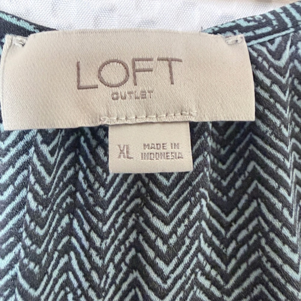 Loft Outlet Blouse Women XL Blue Gray Chevron Tie Neck Balloon Sleeve Relaxed - Picture 7 of 8